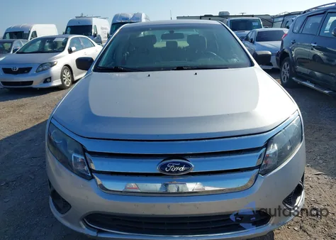 2012 Ford Fusion S z USA, uszkodzony, nr VIN 3FAHP0GA8CR135296
